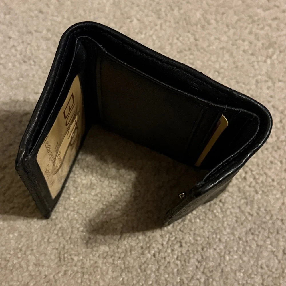 NWT Buxton Genuine Leather Compact Wallet Black Vintage?